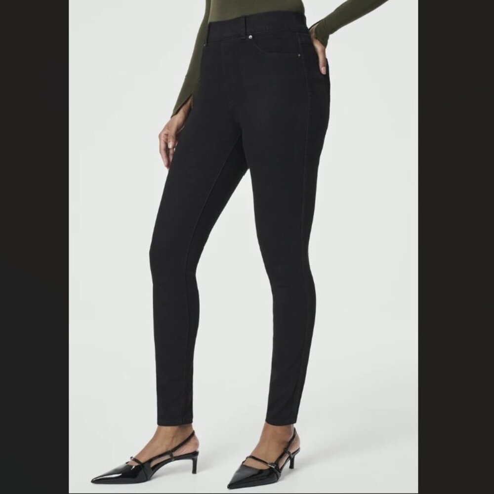 SPANXshape Ankle Skinny Jeans in Black